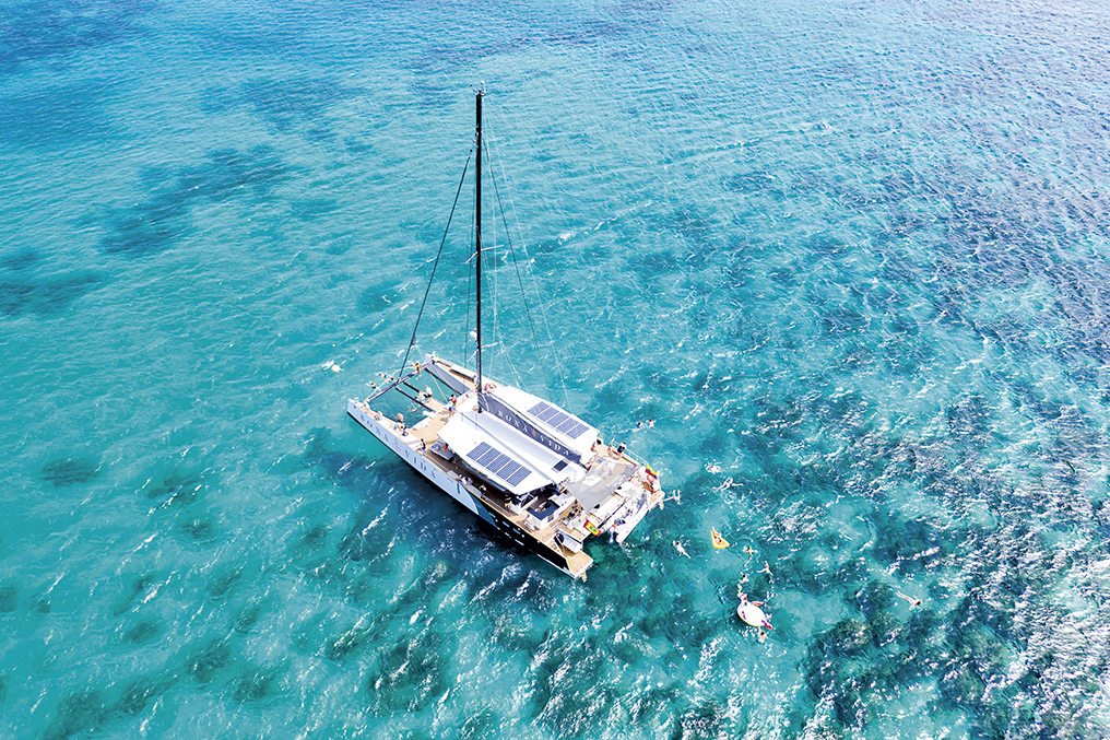 CATAMARAN BONAVIDA ISLAS DEL ROSARIO